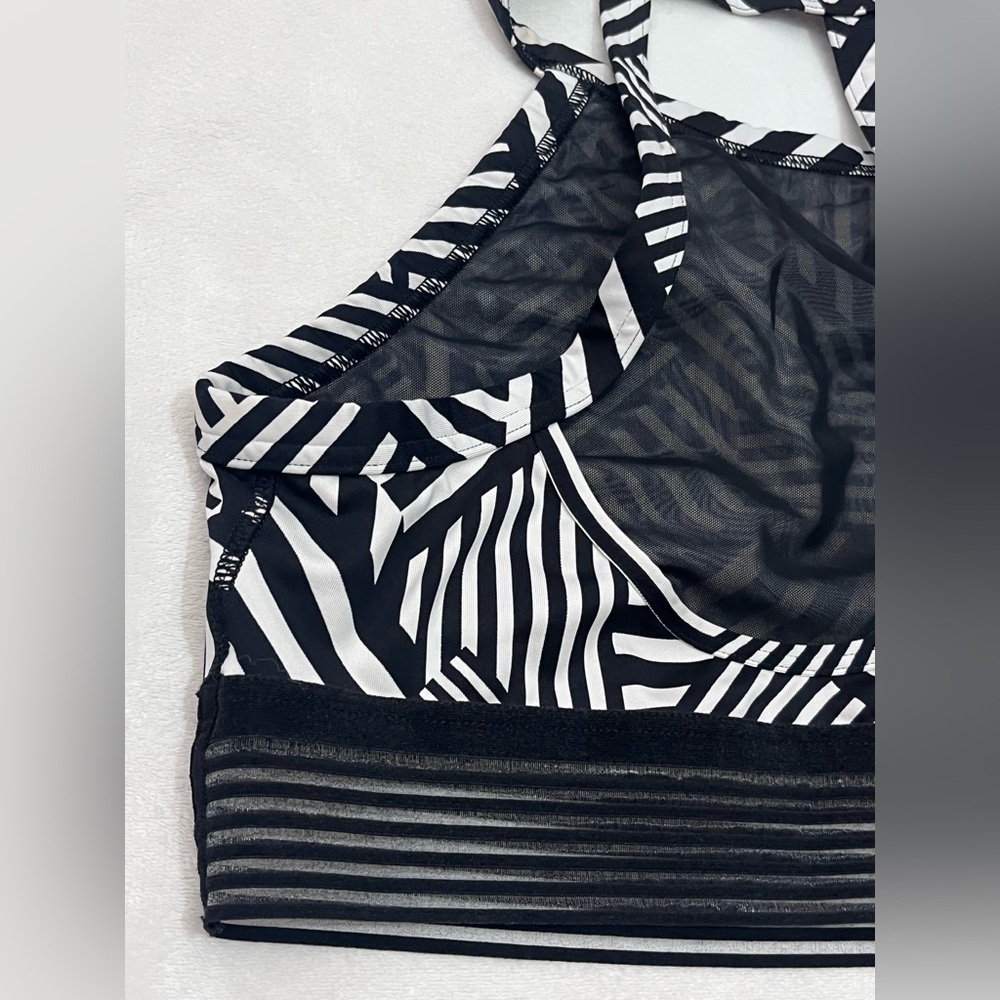 Victoria Sport Secret Black & White Geometric Striped Halter Sports Bra Medium - Picture 9 of 16